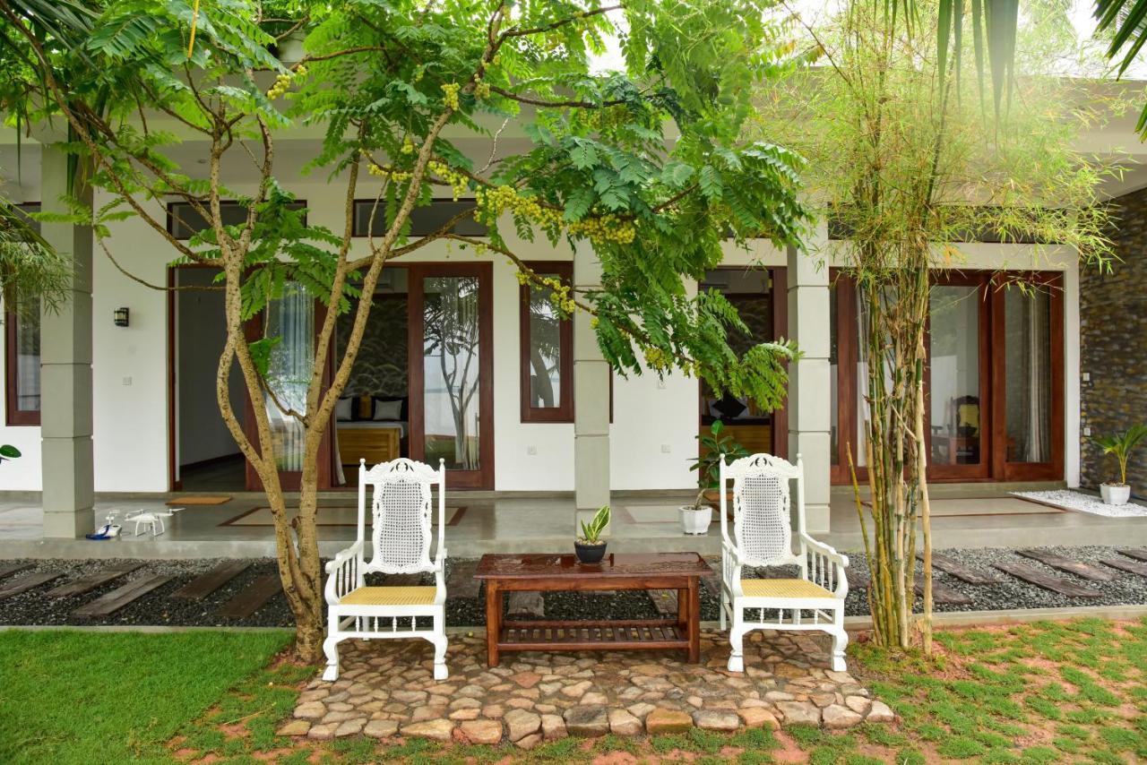 Hiru Lagoon Negombo Bagian luar foto