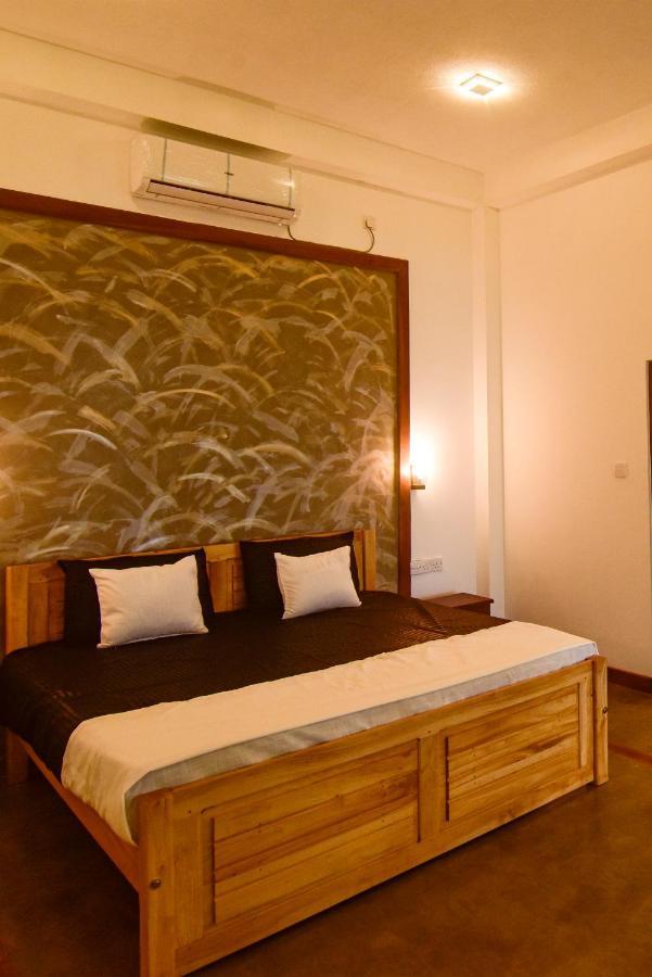 Hiru Lagoon Negombo Bagian luar foto
