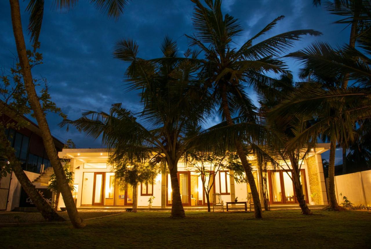 Hiru Lagoon Negombo Bagian luar foto