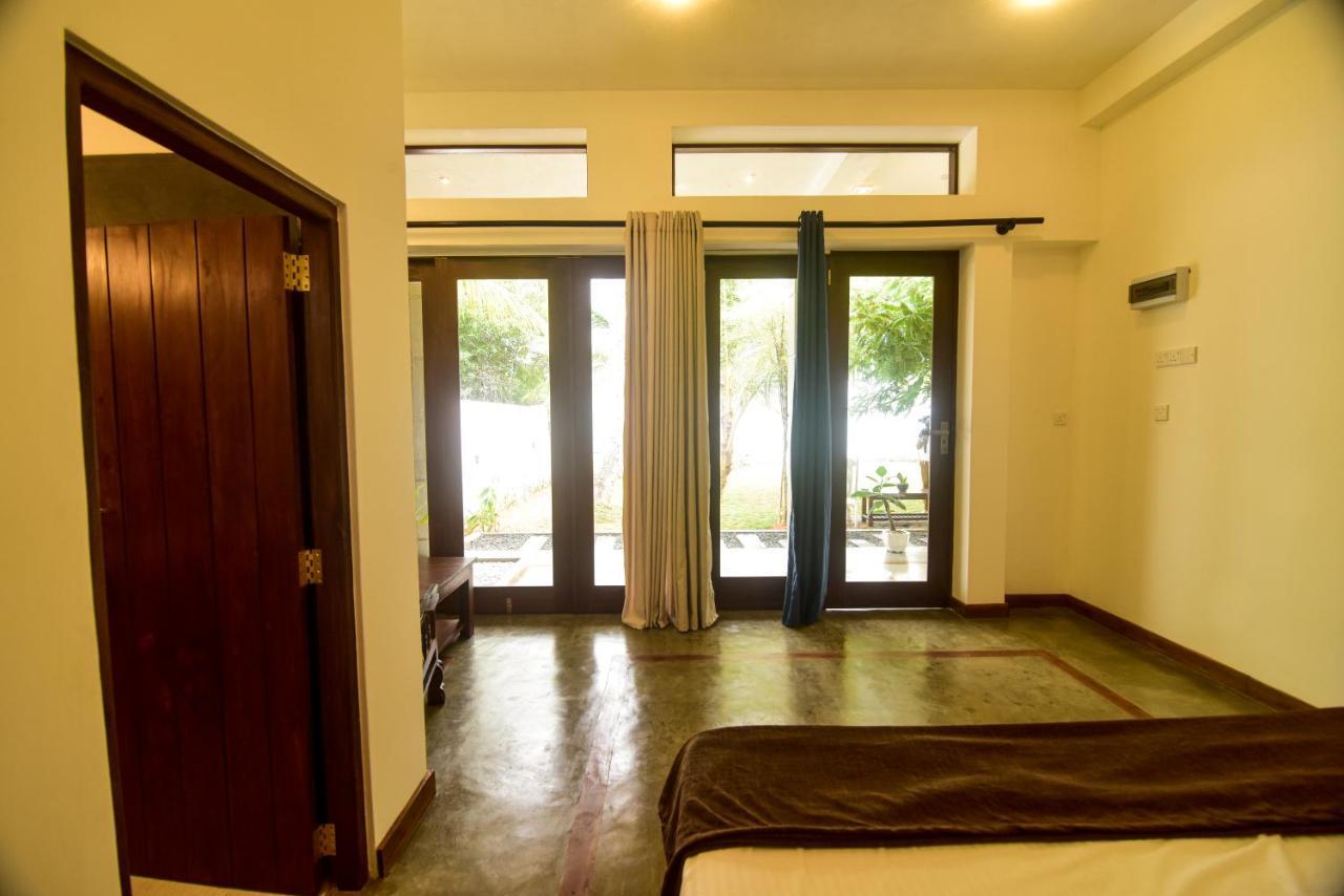 Hiru Lagoon Negombo Bagian luar foto