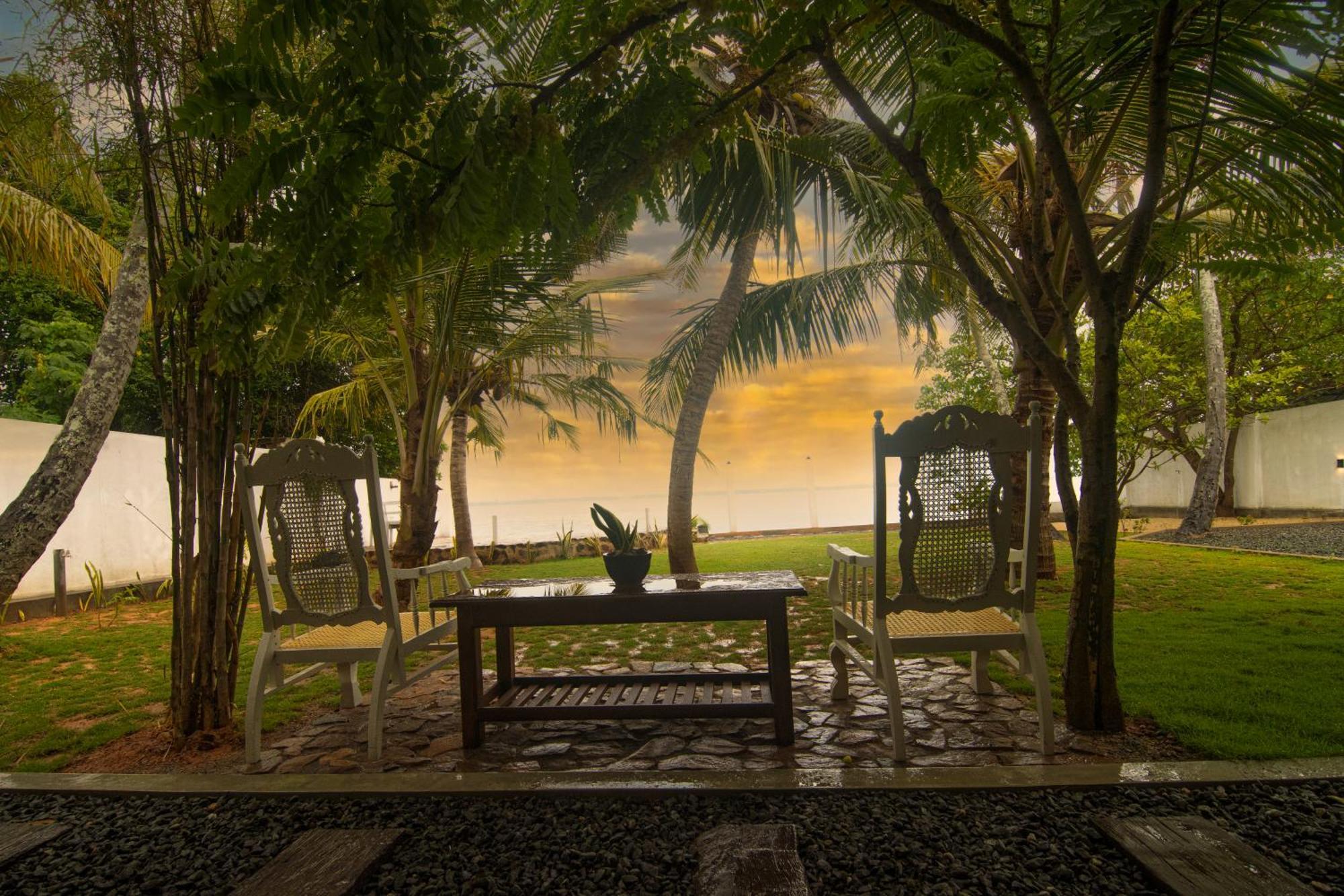 Hiru Lagoon Negombo Bagian luar foto